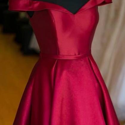 Charming Burgundy Satin Homecoming Dresses Mini..