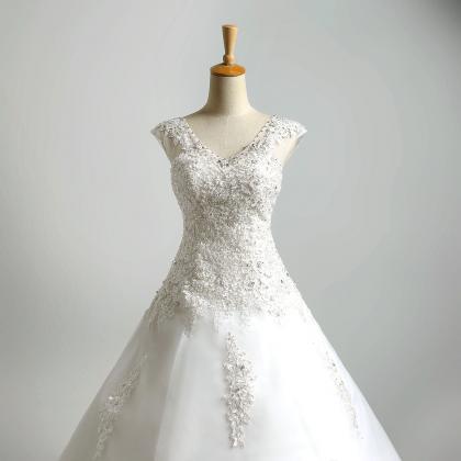 Vintage V Neck Ball Gown Wedding Dresses With Lace..