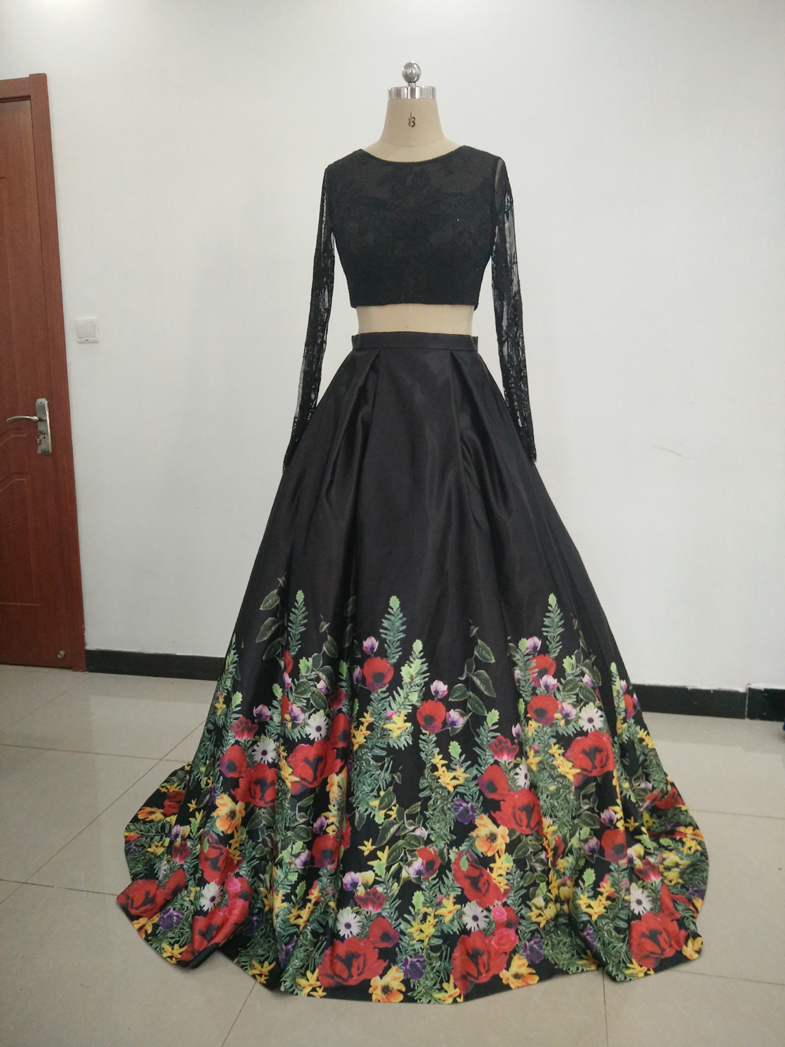 Long Elegant Black Two Piece Prom Dresses With Long Sleeve Floor Length Backless Evening Gowns
