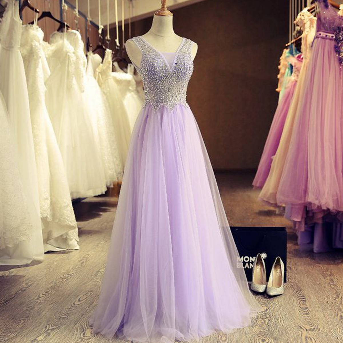 Floor Length Light Purple Prom Dresses With V Neck And Beaded Bodice 