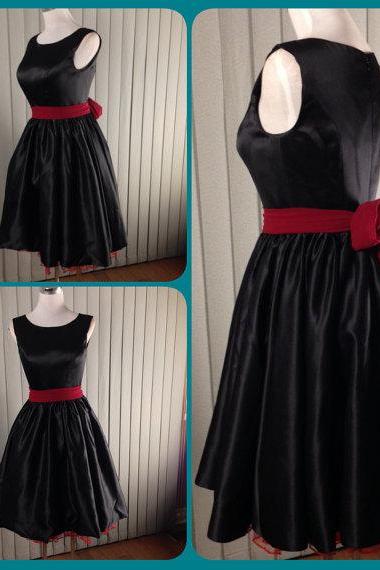Black Short bridesmaid dress With Ruched Skirt And Bateau Neckline , audrey hepburn dress, little black dress, party dress