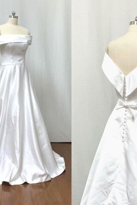 White Satin Strapless Evening Dresses A Line Boat Neck Chapel Train Prom Gowns Party Dress